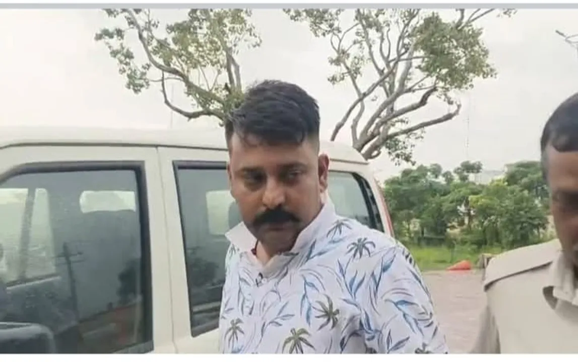  Fake cop arrested from hotel in Odisha's Bhadrak; police uniforms, badges seized