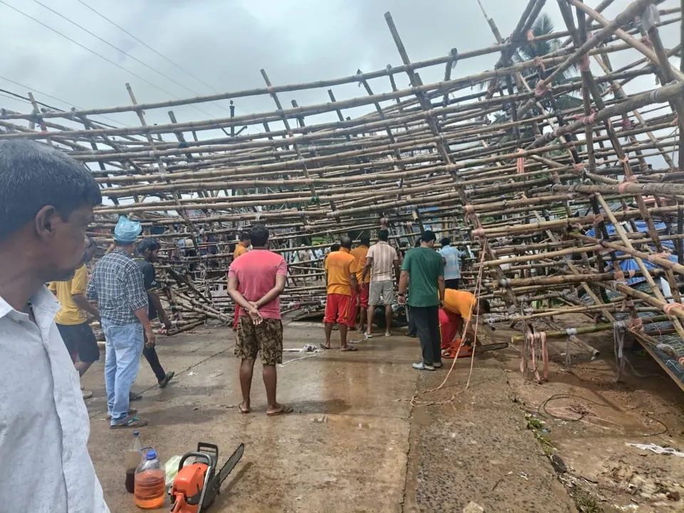  Jagatsinghpur: Puja Pandal collapses in Balikuda due to heavy rain, 2 injured