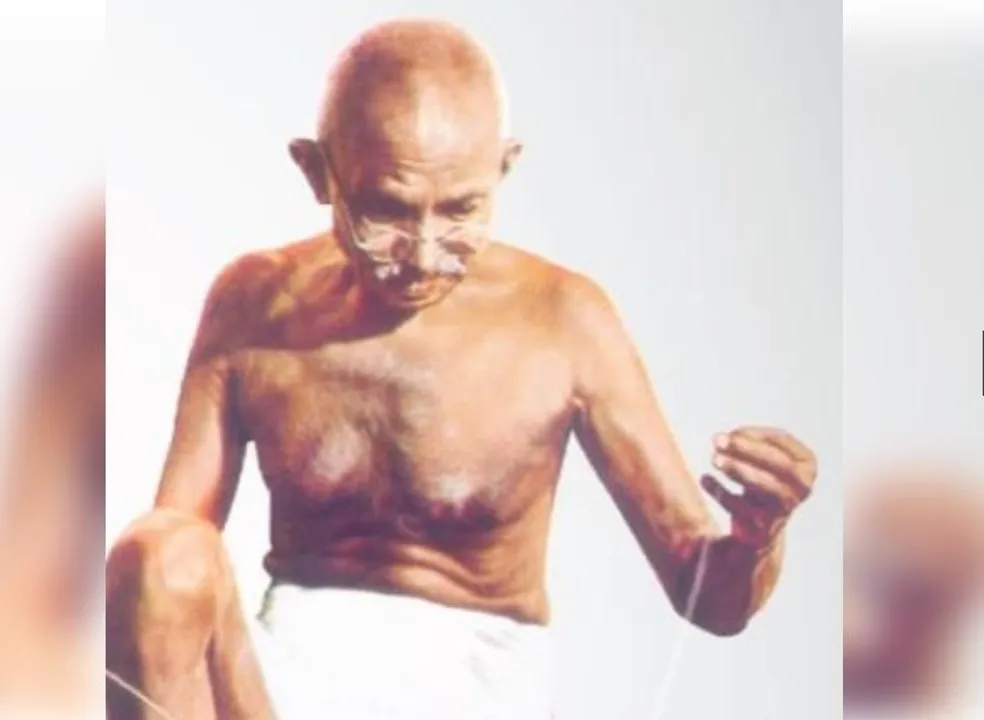  PM Modi pays tributes to Mahatma Gandhi, Lal Bahadur Shastri on their birth anniversary