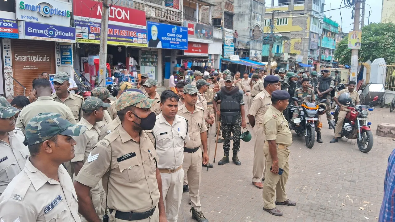  Odisha CM Majhi, LoP Patnaik urge peace in Cuttack after group clash during Durga idol immersion