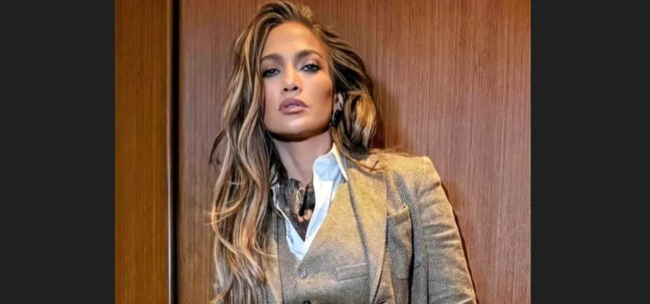  Jennifer Lopez says her family keeps her grounded