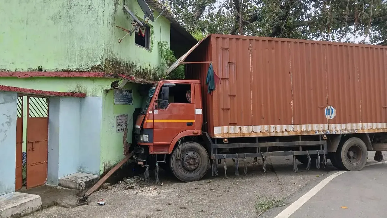  Odisha: Close shave for family, driver as tow truck crashes into house in Sundargarh
