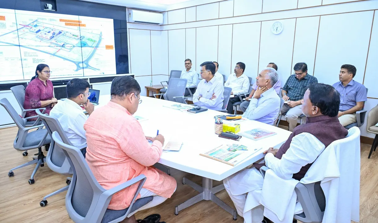  Odisha CM takes stock of development work at Samaleswari temple