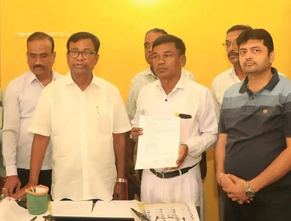  Ghasiram Majhi to file nomination as Congress candidate for Nuapada bypoll on October 18