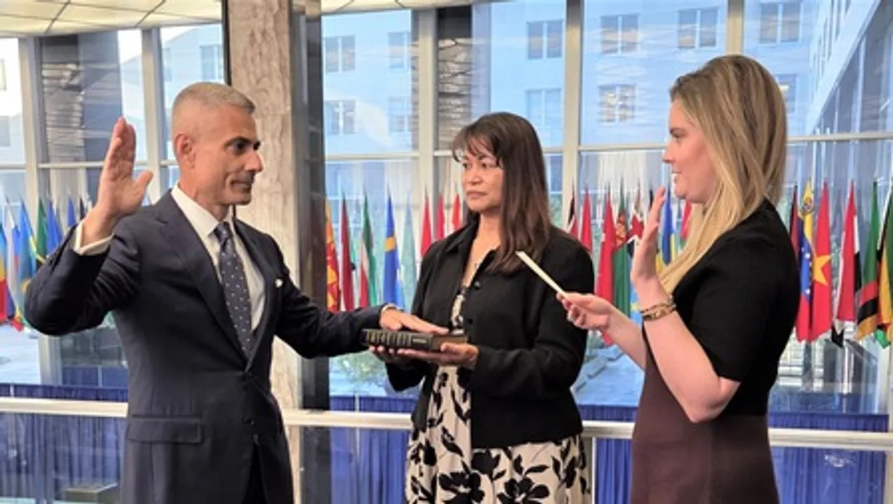  Paul Kapur is being sworn in  