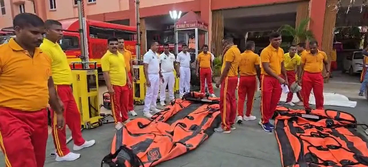  Fire services personnel deployed for Cyclone Montha Photograph: (Sambad) 