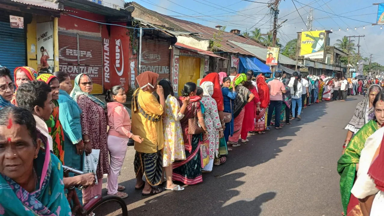  Devotees in queue for Radha Pada Darshan at Sakhigopal Temple in Puri Photograph: (Sambad) 