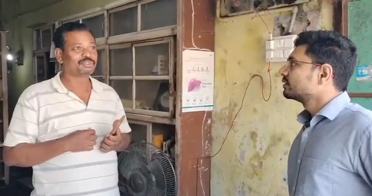  Gunupur Sub-Collector Dudhal Abhishek Dilip during raids on illegal clinics in Gunupur town, Rayagada. Photograph: (Sambad) 
