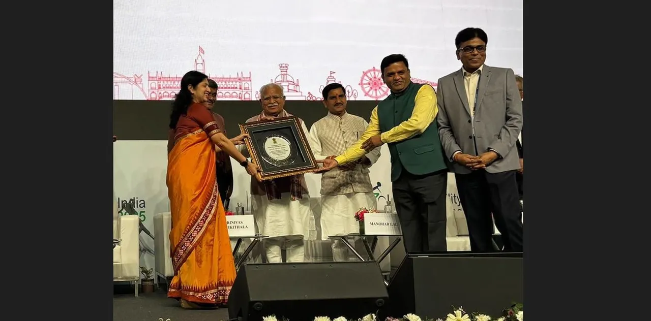 Usha Padhee, Principal Secretary, H&UD Department receiving the award 