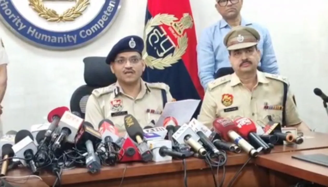  Faridabad Police Commissioner Satender Kumar Gupta addressing presser on seizure of explosives 
