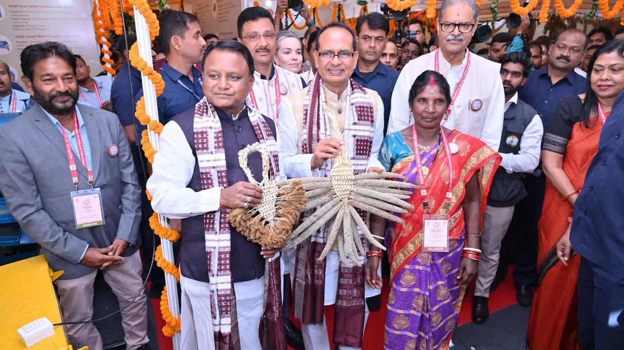  Chief Minister Mohan Charan Majhi and Union Minister Shivraj Singh Chouhan at the symposium 