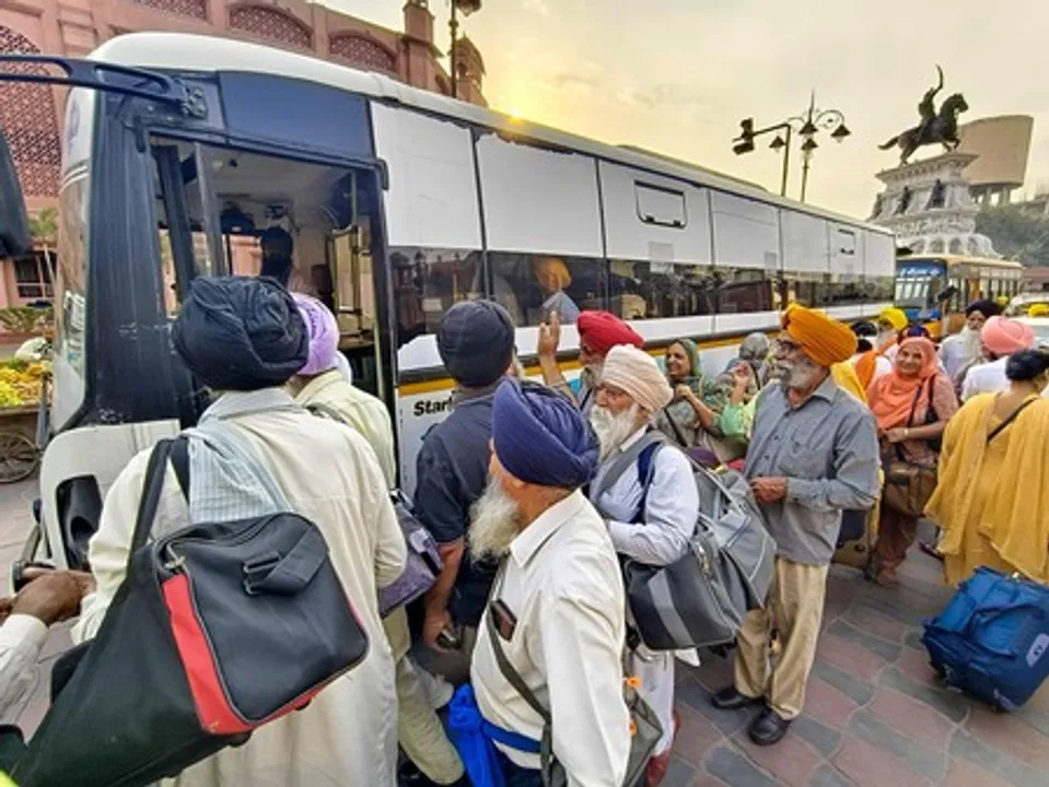  Hindu pilgrims said Pakistani officials prevented them from boarding the bus to Nankana Sahib. 