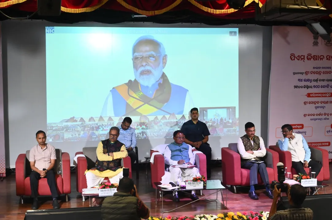  Chief Minister Mohan Charan Majhi, Deputy Chief Minister KV Singh Deo and other dignitaries at the state-level event at Krushi Bhawan in Bhubaneswar. 