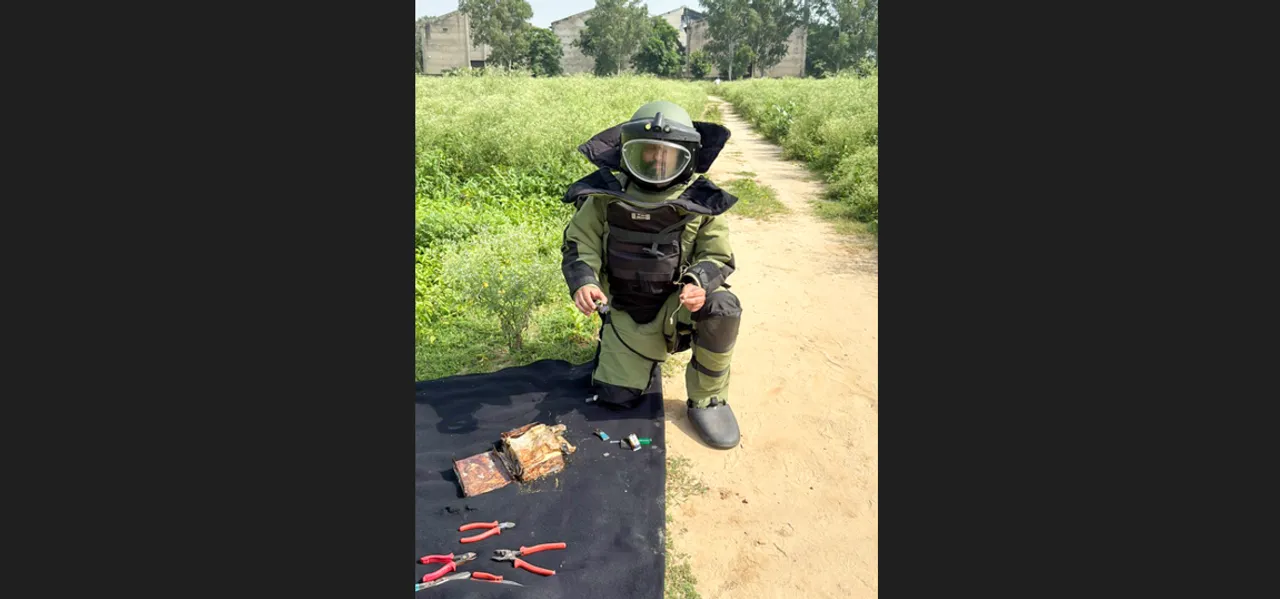  The IED being neutralised by security forces in Chhattisgarh. 