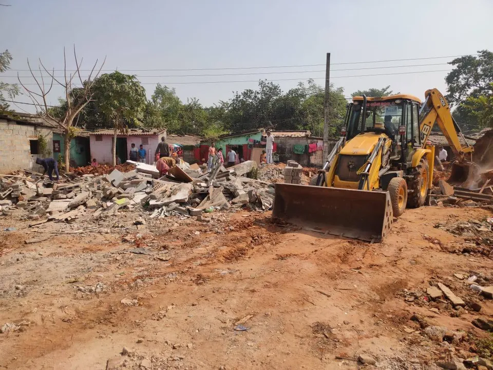  Eviction drive at Salia Sahi in Bhubaneswar (Photo: Sambad) 