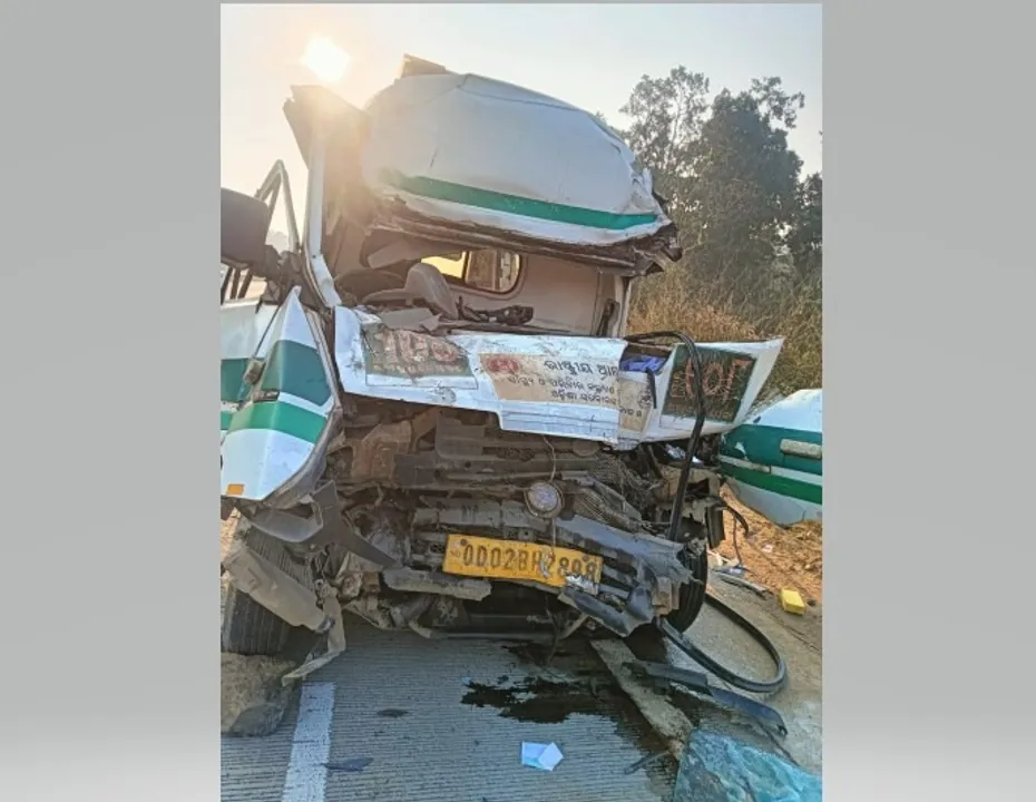  Odisha: 1 dead, 5 critical as 108 ambulance hits truck in Sambalpur