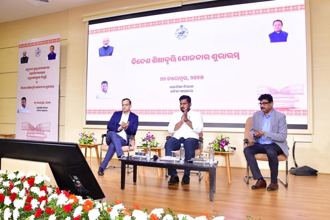  Higher Education Minister Suryabanshi Suraj  and other dignitaries at the event. 