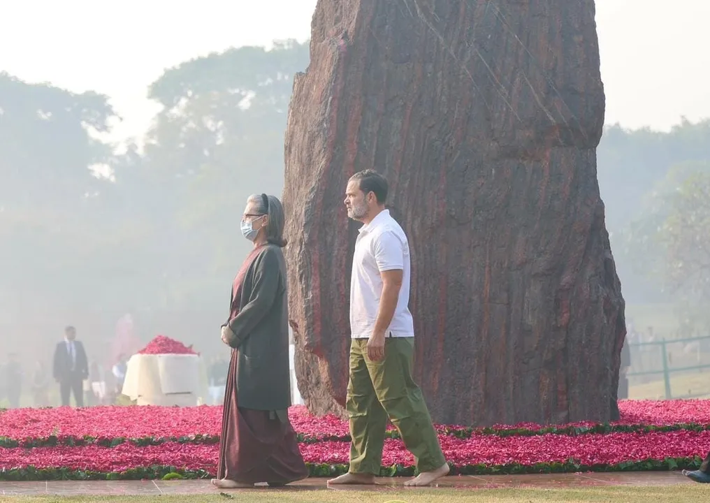  LoP Lok Sabha Rahul Gandhi and Congress Chairperson Sonia Gandhi paying heartfelt tributes at Shakti Sthal on the birth anniversary of the former Prime Minister Indira Gandhi 