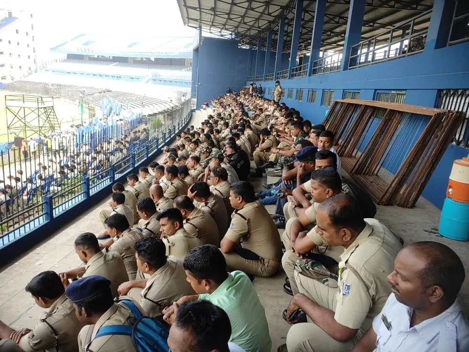  Police personnel at a meeting held at the Barabati Stadium under chairmanship of Cuttack DCP Khilari Rishikesh Dnyandeo  