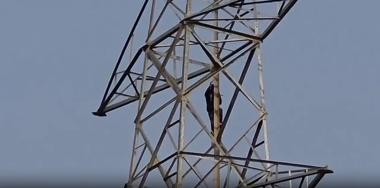  Youth Pulls Sholay-Style Act in Odisha's Keonjhar, Climbs Electric Tower Over Dispute With Girlfriend