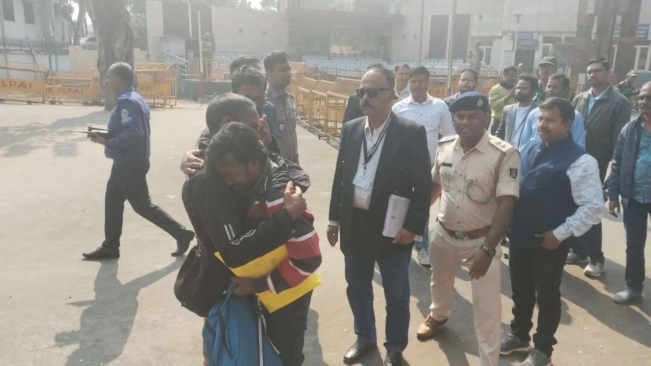  Lost across borders, found again: Mayurbhanj man reunites with family after 11 years in Bangladesh