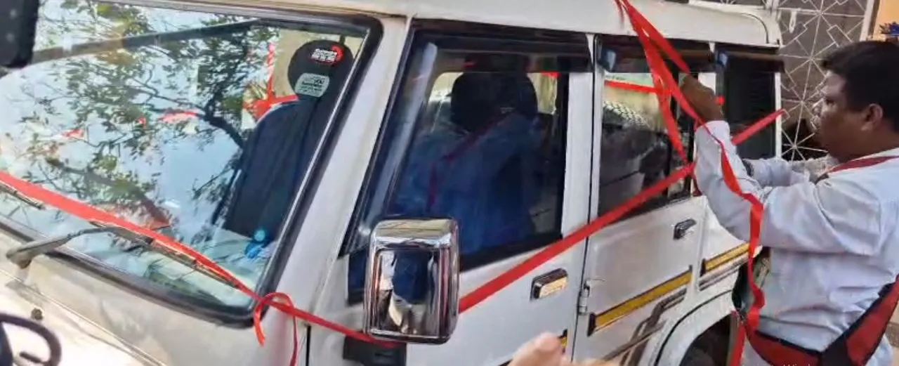  Official vehicle of Dhenkanal Tahsildar being seized as per court's order 