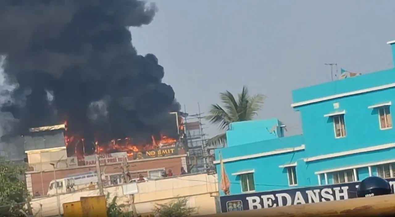  Bhubaneswar: Major Fire Breaks Out at Bar in Satya Vihar
