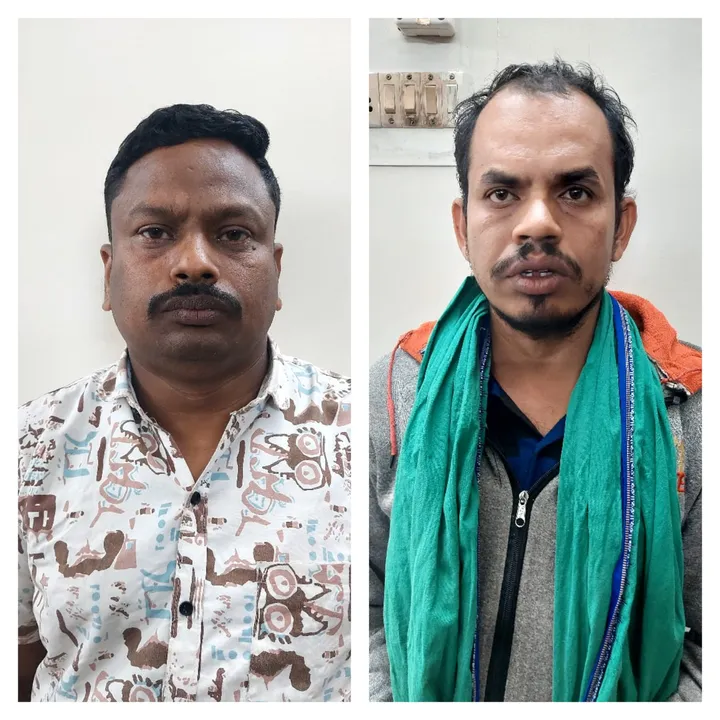  Two fake Vigilance officers held for extorting money from an OAS Officer Photograph: (Odisha Vigilance) 