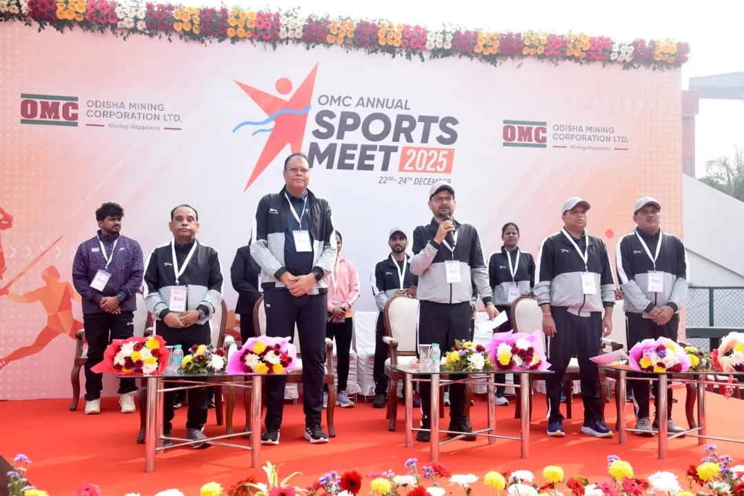  OMC Managing Director Sudhansu Mohan Samal and other dignitaries at the inaugural ceremony of Annual Sports Meet 2025.  