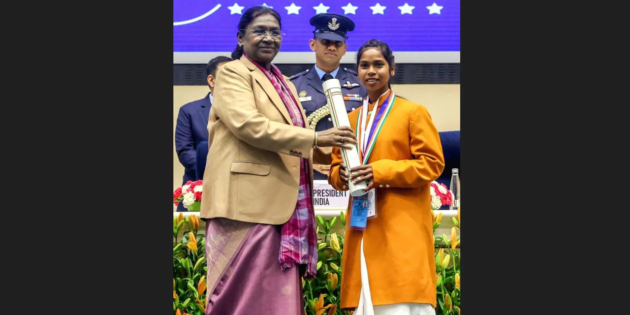  President Droupadi Murmu felicitated Jyotsna Sabar with Pradhan Mantri Rashtriya Bal Puraskar on Friday.  