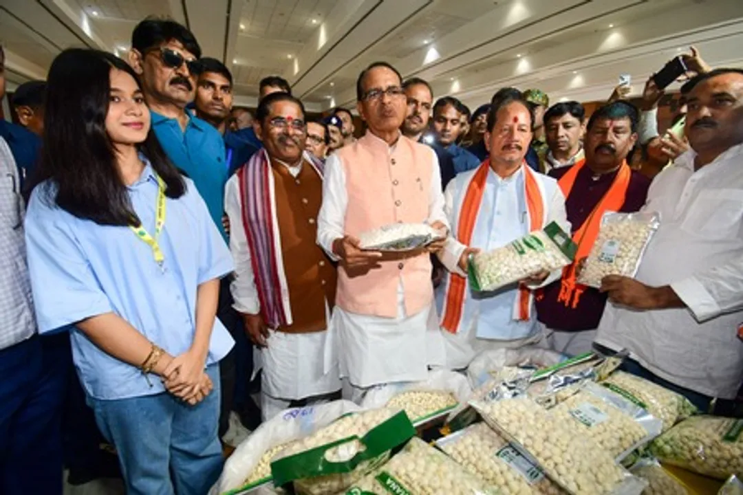  Union Agriculture Minister Shivraj Singh Chouhan displaying Makhana packets.  