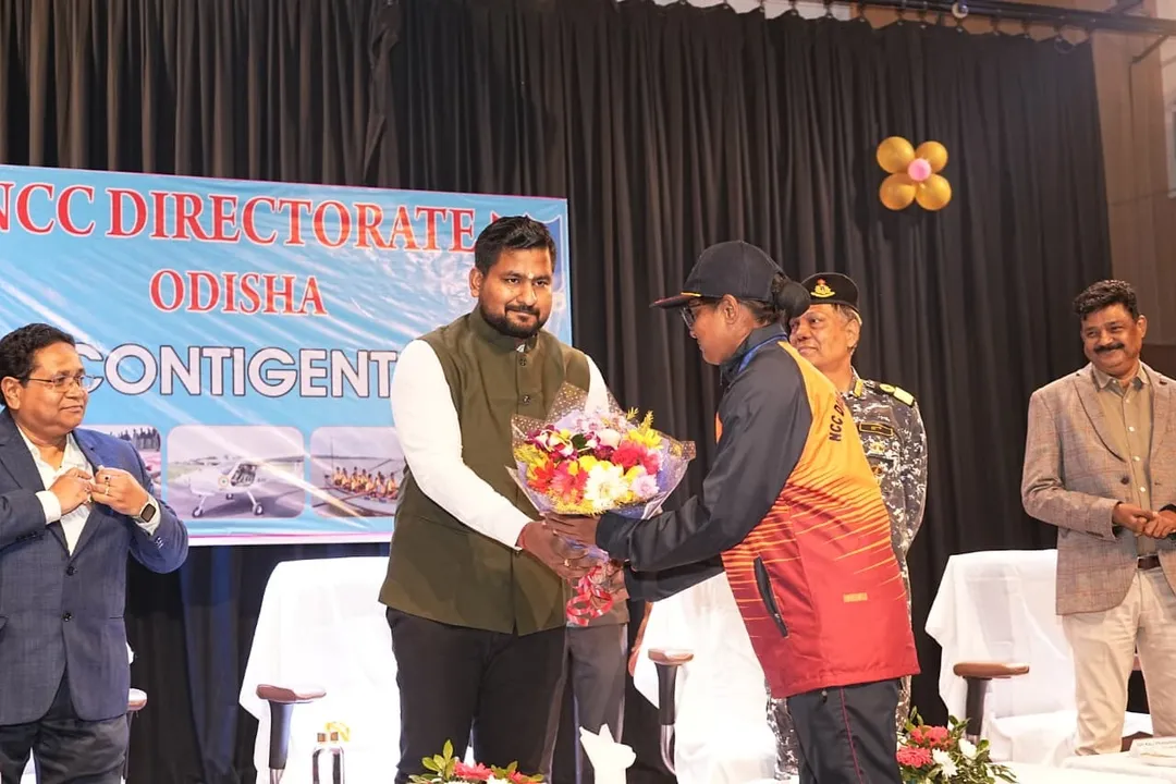  Minister Suryabanshi Suraj felicitating NCC cadet in Bhubaneswar 
