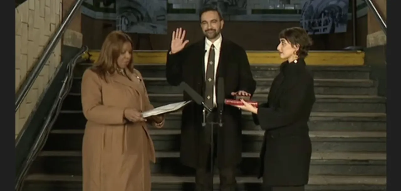  Zohran Mamdani is taking the oath of office as new mayor of New York City 