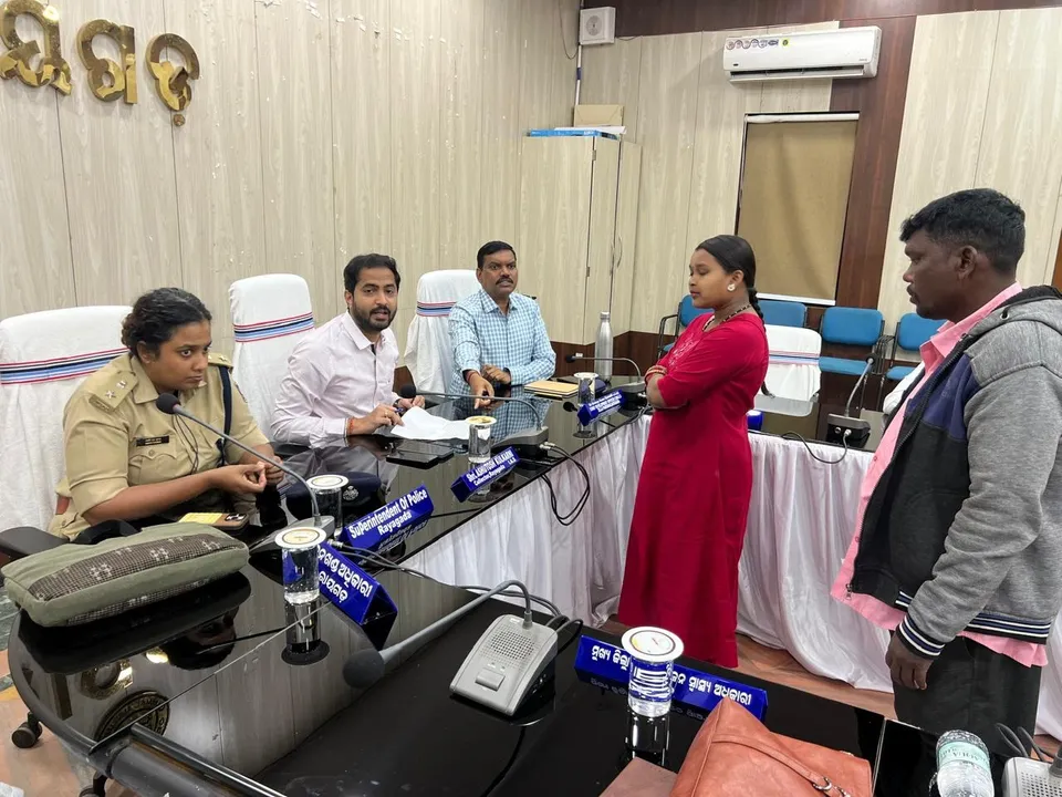  Rayagada Collector Bars Entry of Latecomer Officers During Public Grievance Hearing
