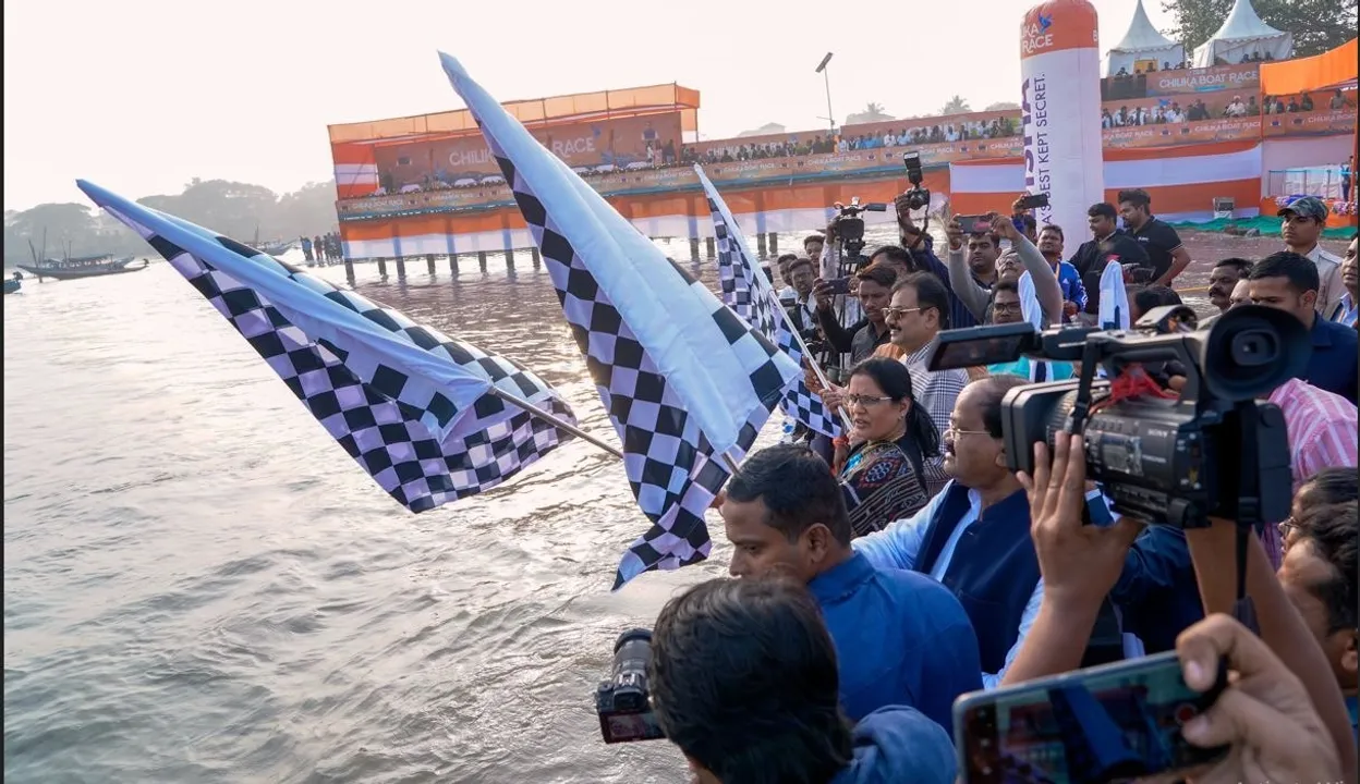  Deputy CM Pravati Parida inaugurated the maiden country boat race at Barkul 