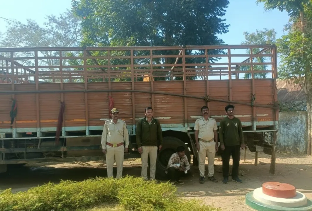  Forest officials intercept timber-laden truck near Maidalpur in Nabarangpur, arrest one and seize logs worth Rs 1.5 lakh. Photograph: (Sambad) 