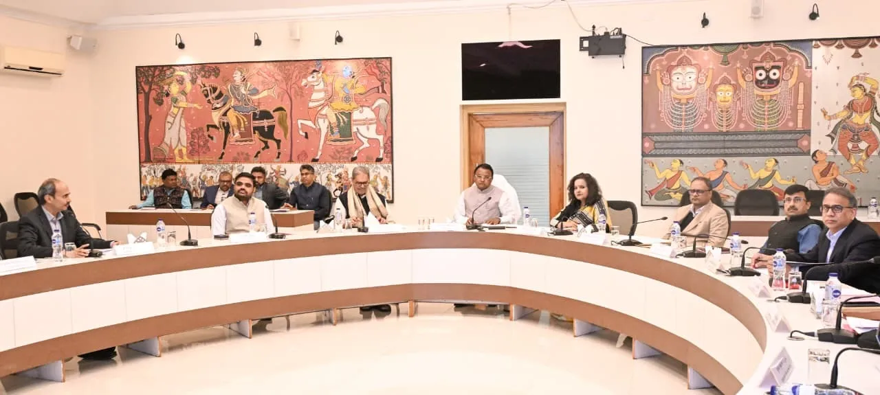  CM Mohan Charan Majhi and senior officials at the HLCA meet .  