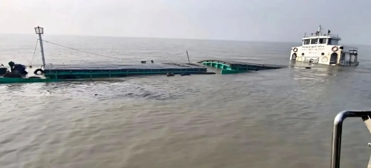  A Bangladeshi cargo vessel sank in the Muriganga River in West Bengal’s South 24 Parganas district Photograph: (Twitter) 