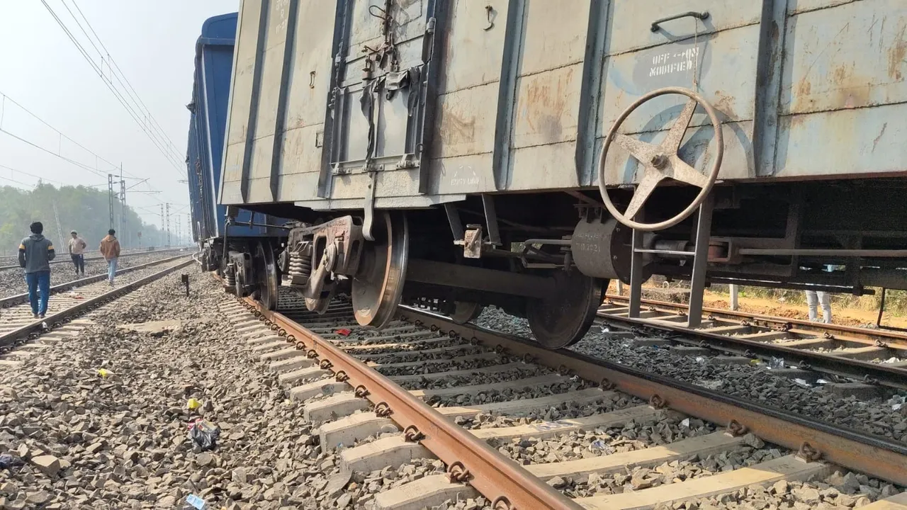  A freight train derailed near Rupsa Railway Station in Odisha’s Balasore district on Friday. Photograph: (Sambad) 