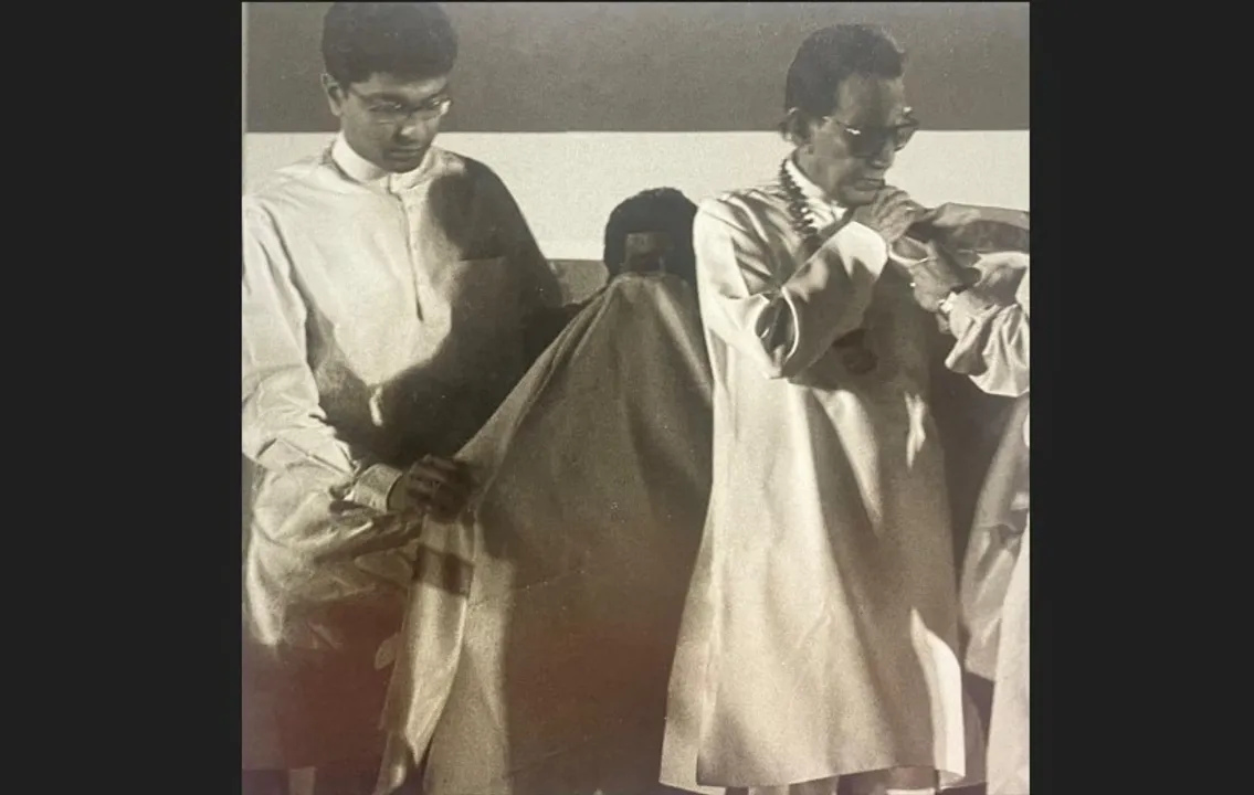  Raj Thackeray with Shiv Sena founder Balasaheb Thackeray Photograph: (Raj Thackeray/Twitter) 