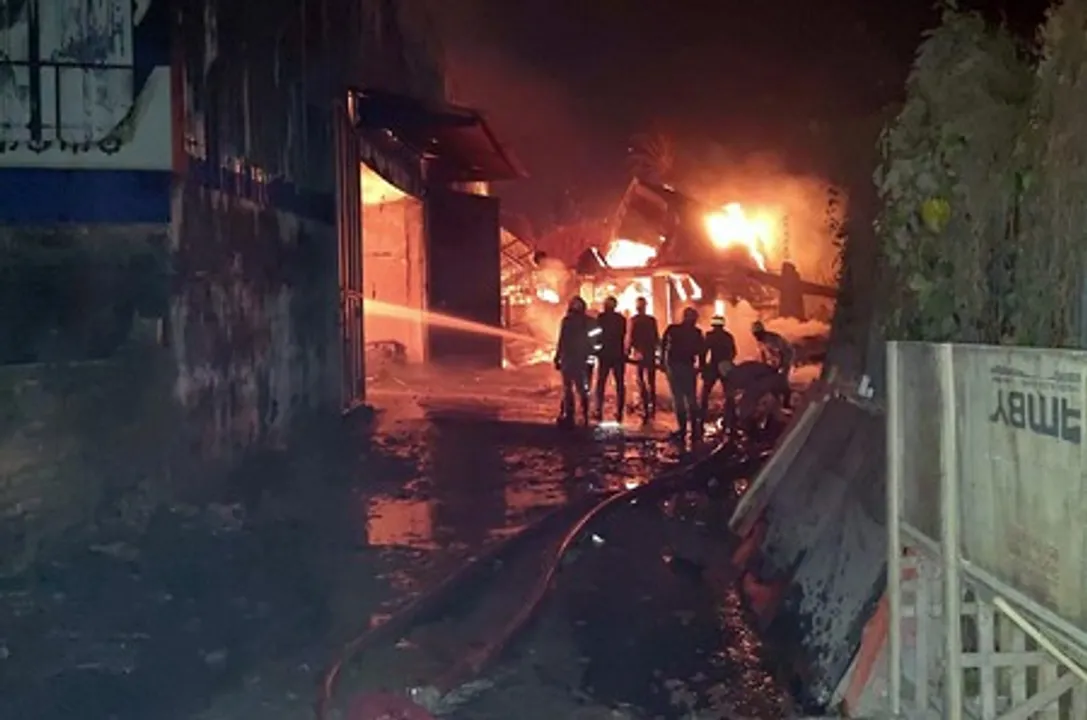  Fire at Kolkata warehouse.   