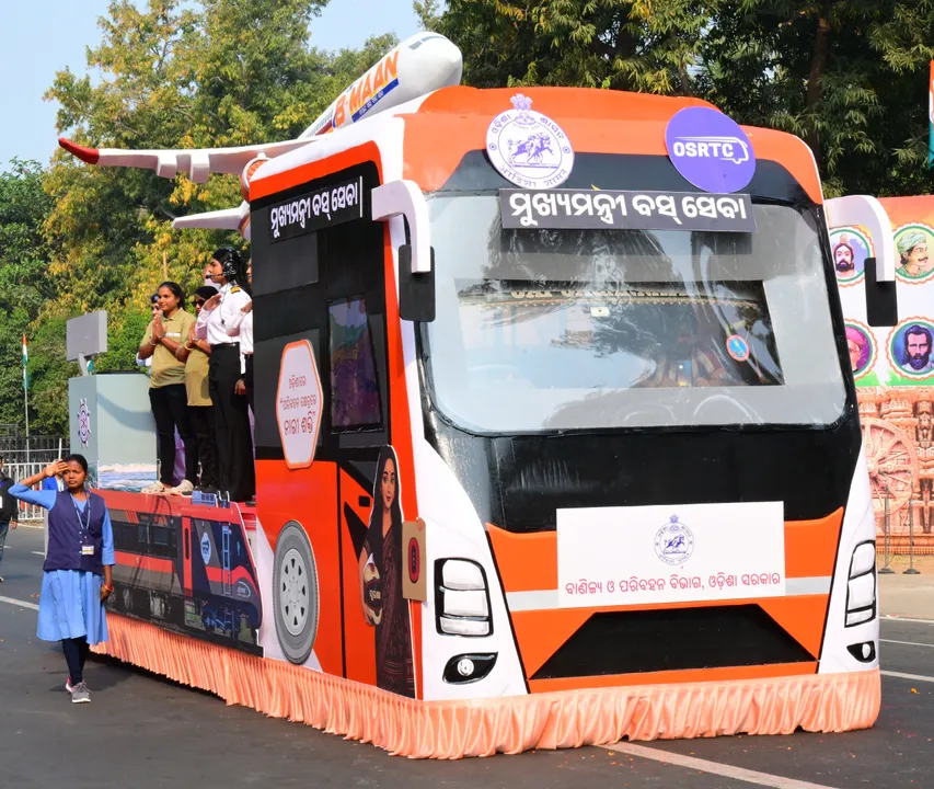  Sundargarh woman’s inspiring locomotive pilot journey showcased at Republic Day 2026 parade in Bhubaneswar Photograph: (I&PR Department, Odisha) 