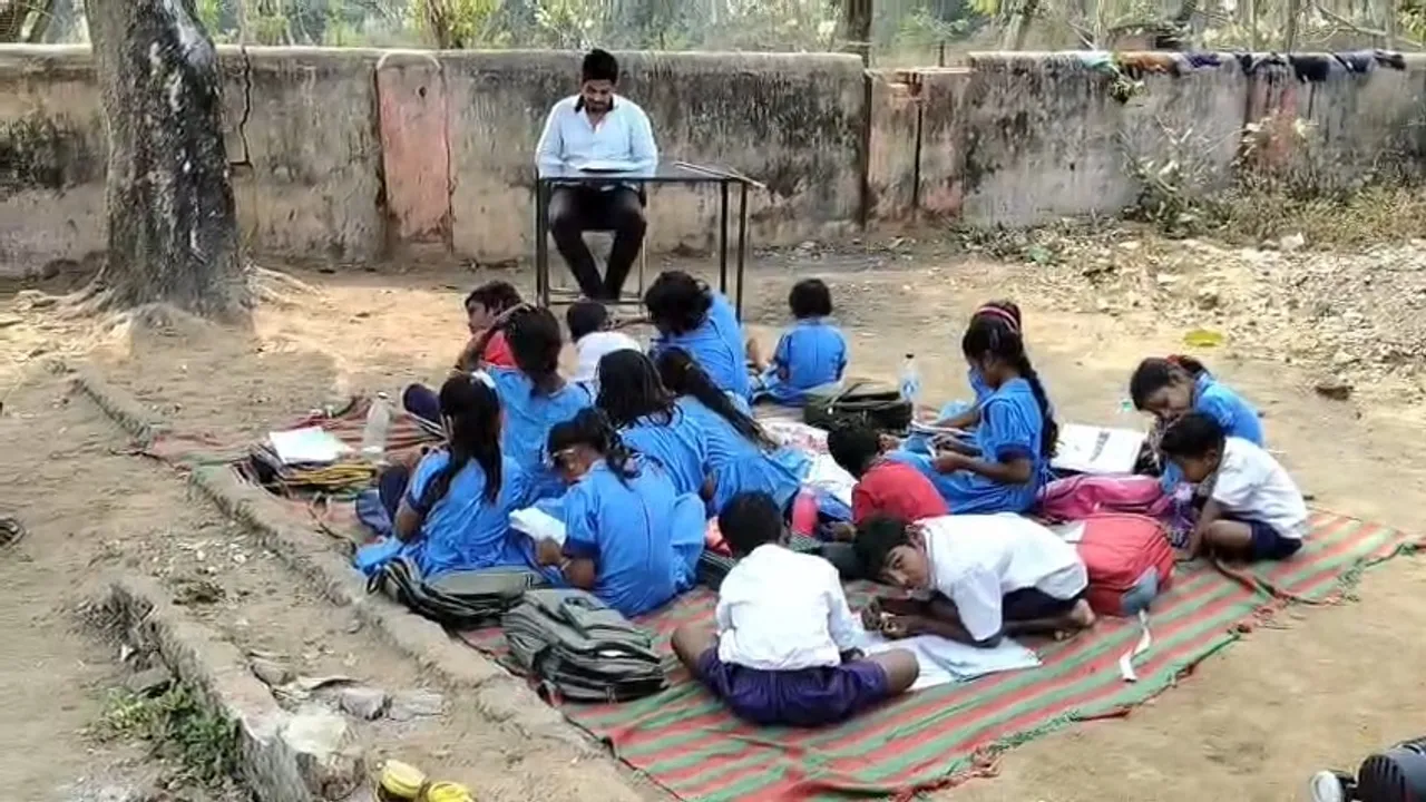  Students at Surapadar Government Primary School in Odisha's Kalahandi district attending class under a tree Photograph: (Sambad) 