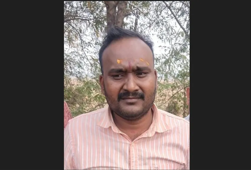  Subhasis Samal, Programme Assistant at the Block Veterinary Office, Badachana, Jajpur district caught while accepting a bribe of Rs. 30,000 Photograph: (Odisha Vigilance) 