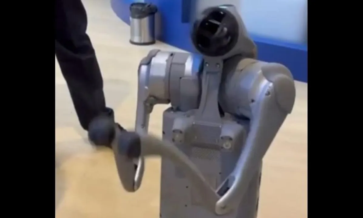  Galgotias University that flaunted Chinese robotic dog as its own asked to leave AI Summit