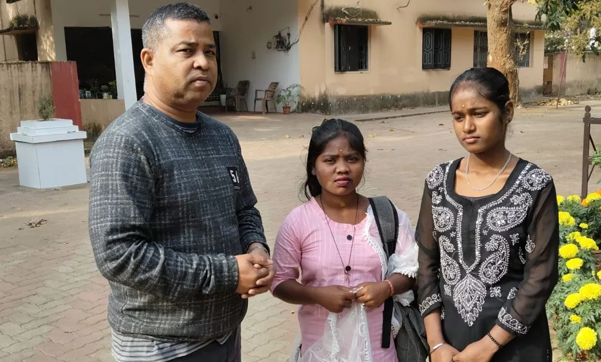  Exemplary: Kamakhyanagar Sub-Collector sends two stranded Matric examinees to centre in his vehicle