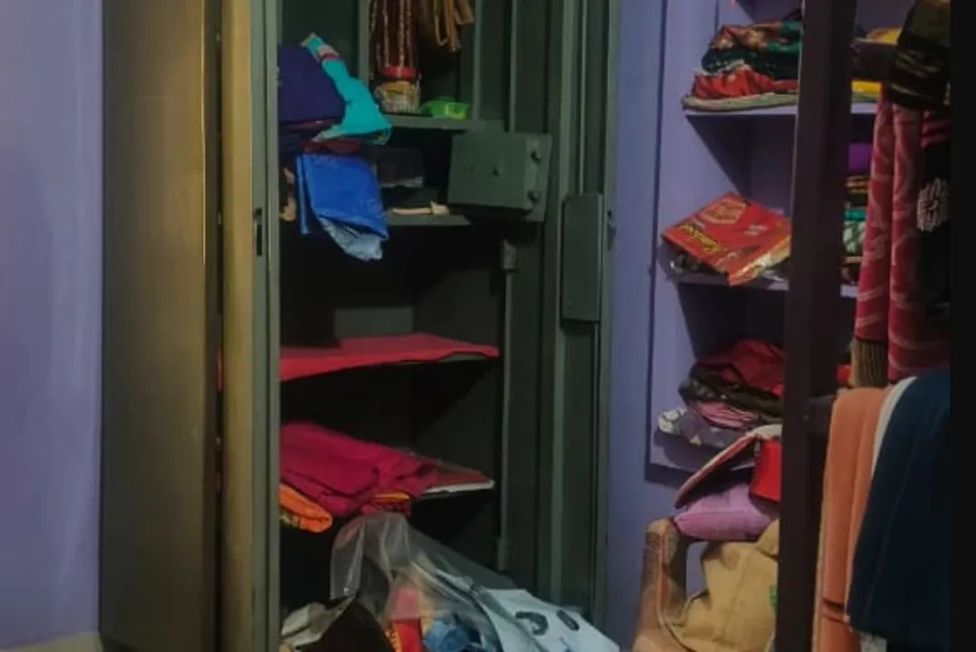  Miscreants loot Rs 70 lakh cash, gold worth Rs 10 lakh at knifepoint in Odisha's Nabarangpur