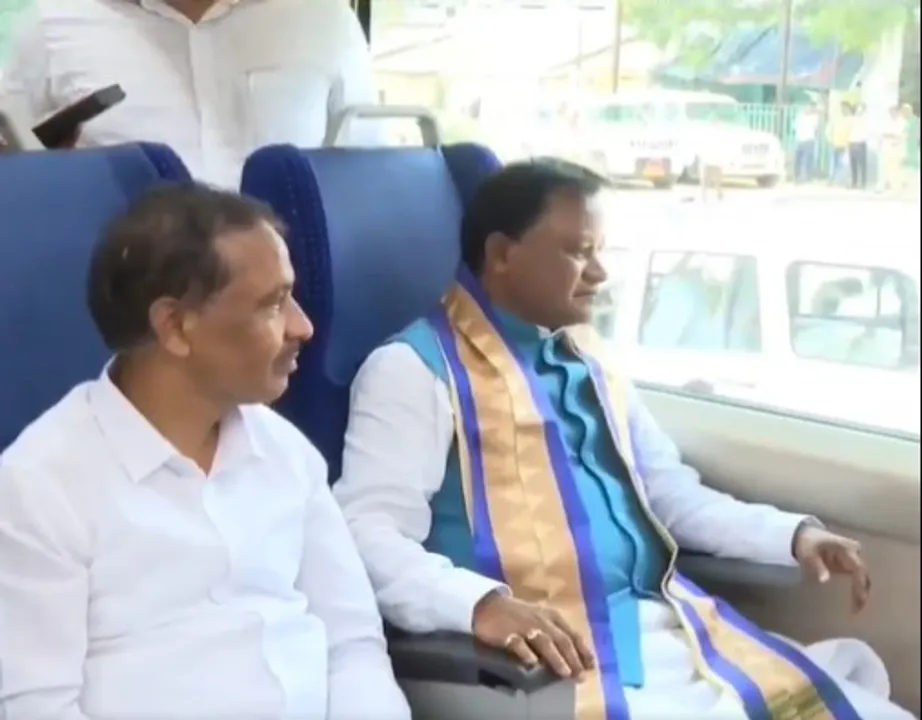  Odisha CM Mohan Majhi takes ride on Vande Bharat train