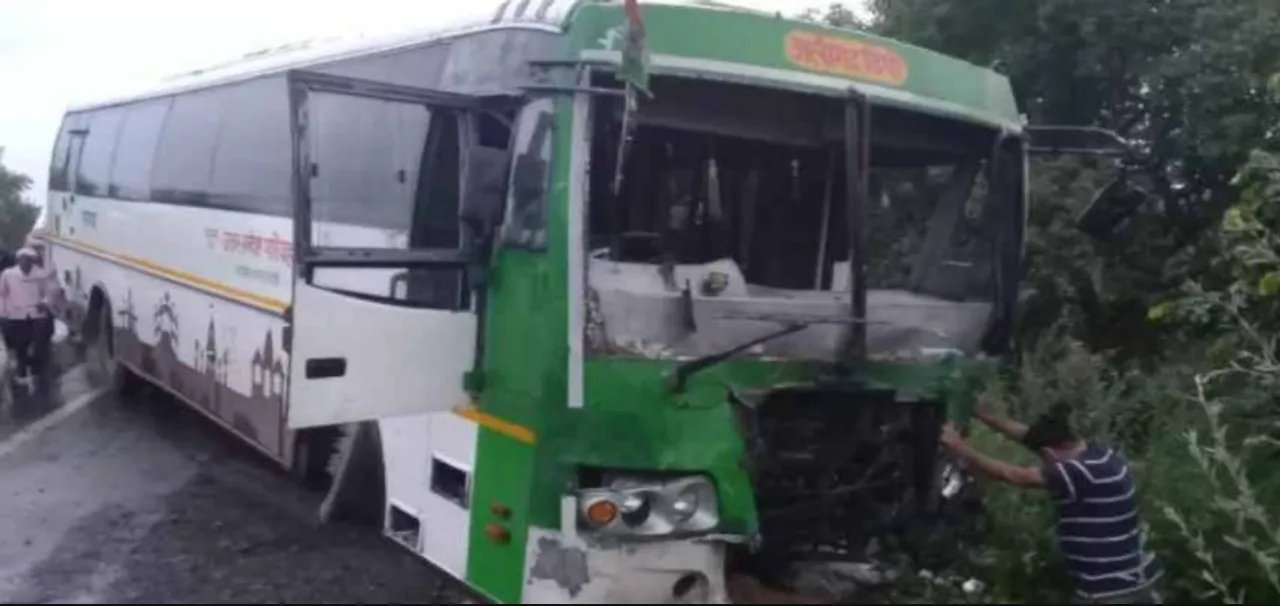  15 killed after bus hits van in UP's Hathras