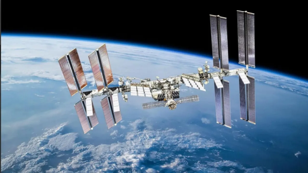  Russian cosmonauts break record for longest stay on ISS